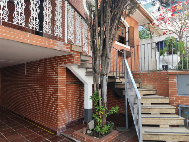 Sobrado à venda com 2 quartos em Vila Nivi, São Paulo, SP