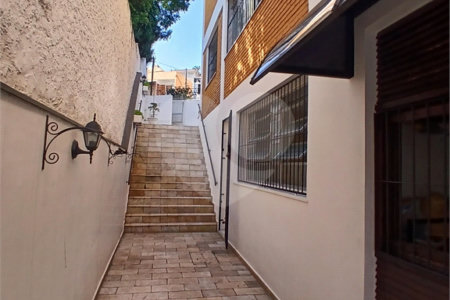 Sobrado à venda com 4 quartos, sendo 2 suítes, em Jardim Leonor, São Paulo, SP