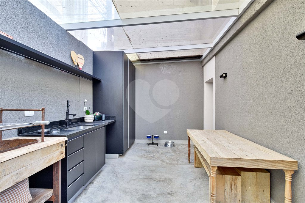Sobrado à venda com 3 quartos, sendo 2 suítes, em Chácara Santo Antônio, São Paulo, SP