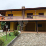 Casa à venda com 4 quartos, sendo 2 suítes,  em Country Residencial Felix, Bom Jesus dos Perdões, SP