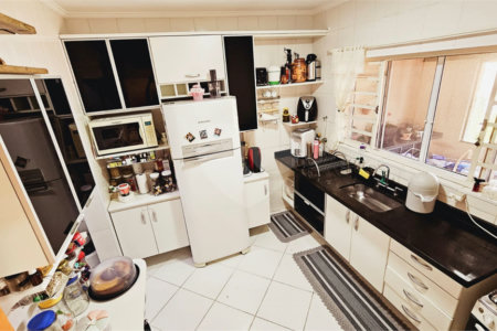 Casa à venda com 4 quartos, sendo 2 suítes, em Jardim Meny, São Roque, SP