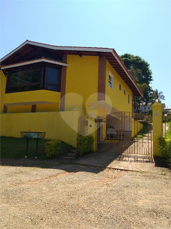 Chácara à venda com 4 quartos, sendo 2 suítes,  em Batatuba, Piracaia, SP