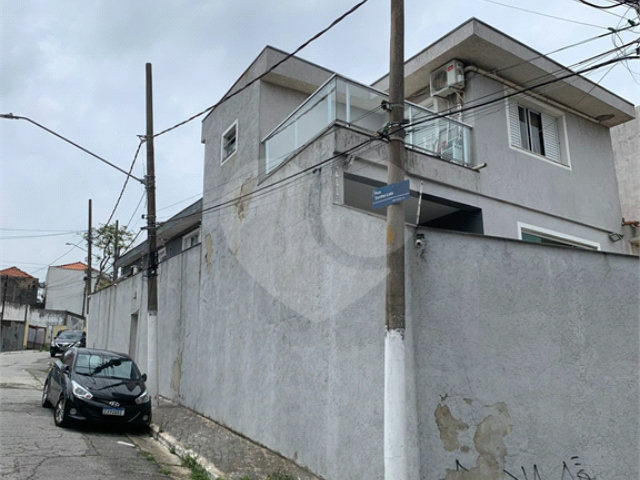 Sobrado à venda com 3 suítes em Vila Nivi, São Paulo, SP