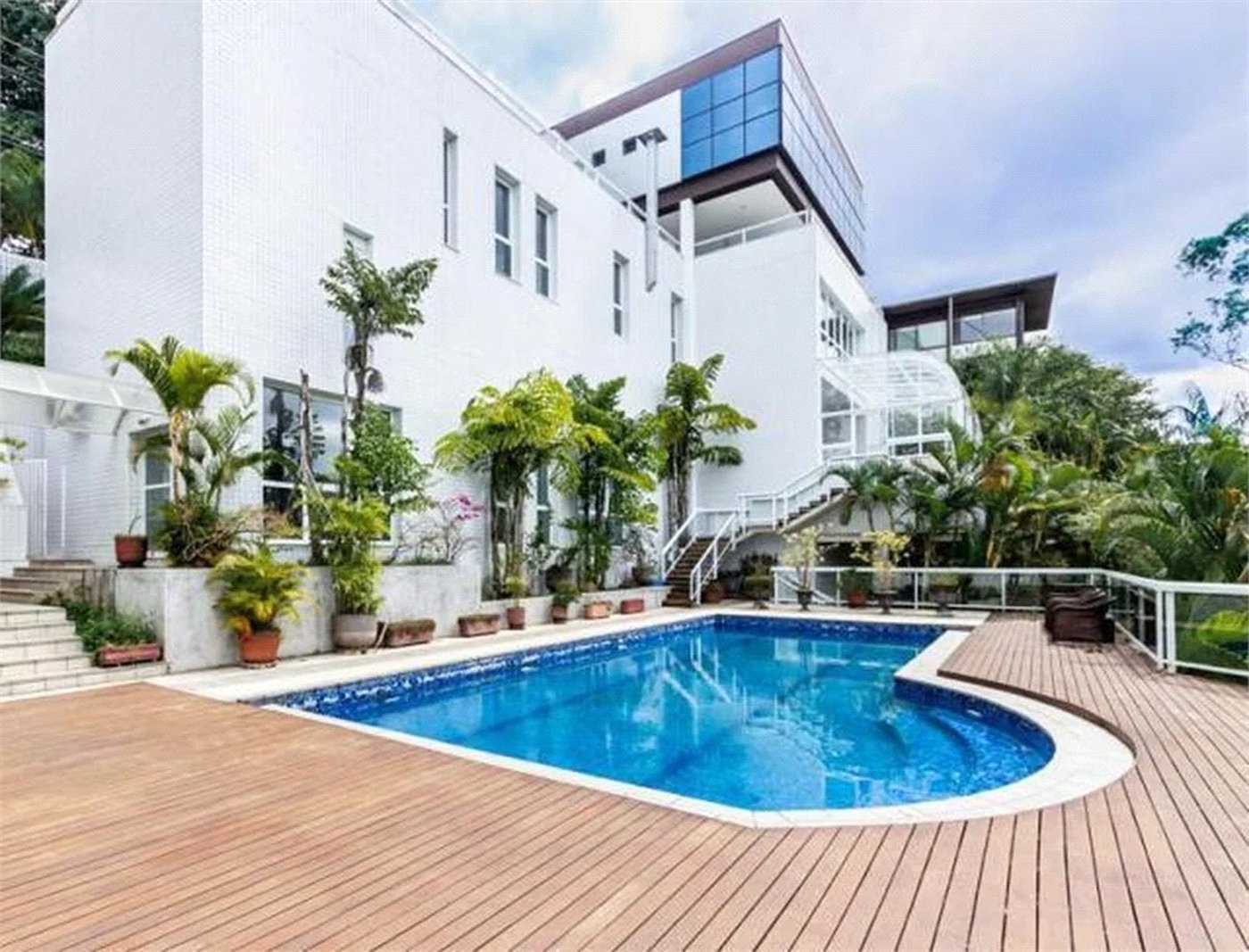 Casa à venda com 6 suítes no condomínio Vitória Régia, São Paulo - SP