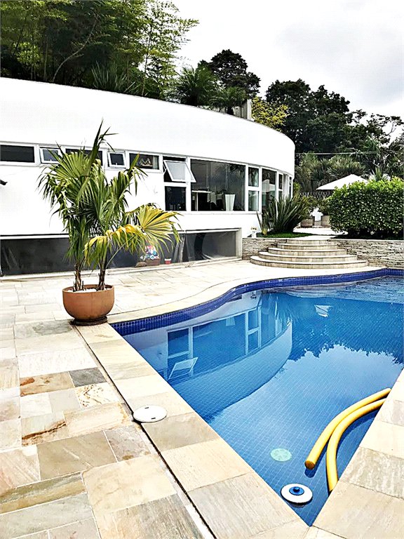 Casa à venda com 4 suítes no condomínio Residencial Jd. Ibiratiba, São Paulo - SP