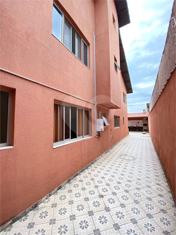 Sobrado à venda com 3 quartos, sendo 1 suíte, em Jardim dos Ipês, Suzano, SP