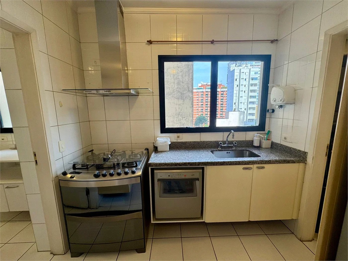 Apartamento à venda com 4 quartos, sendo 2 suítes, em Pinheiros, São Paulo, SP