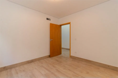 Casa à venda com 4 quartos, sendo 1 suíte,  em Jardim Guedala, São Paulo, SP