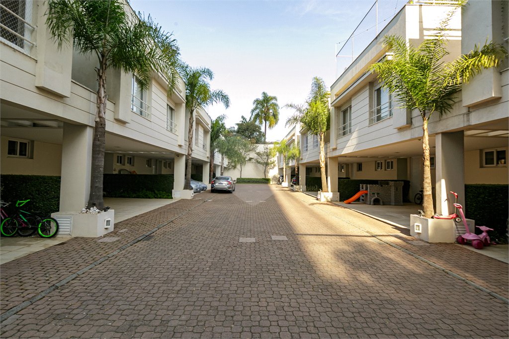 Casa à venda com 3 suítes no condomínio Modigliani, São Paulo - SP