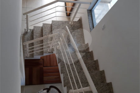 Sobrado à venda com 3 quartos, sendo 1 suíte, em Vila Suissa, Mogi das Cruzes, SP