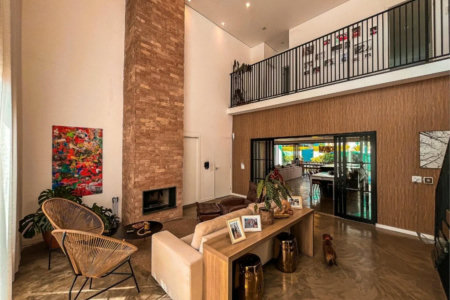 Casa à venda com 4 quartos, sendo 3 suítes,  no condomínio Vintage, Cotia - SP