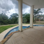 Casa à venda com 5 quartos, sendo 3 suítes, no condomínio Serra da Estrela, Atibaia - SP
