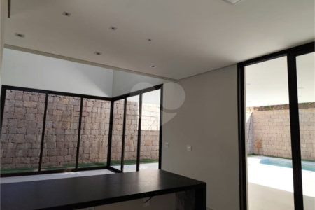 Casa à venda com 3 suítes no condomínio Recanto das Palmas, Vinhedo - SP