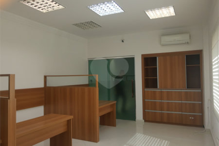 Casa à venda com 3 quartos, sendo 1 suíte, em Vila Mariana, São Paulo, SP