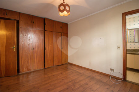 Casa à venda com 5 quartos, sendo 4 suítes, em Jardim Prudência, São Paulo, SP
