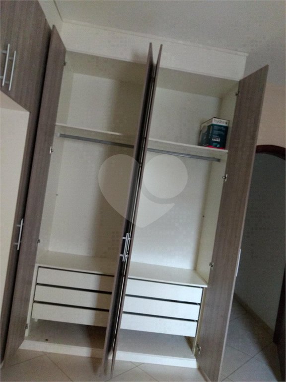 Sobrado à venda com 3 quartos, sendo 1 suíte,  em Residencial Rancho Grande, Itaquaquecetuba, SP