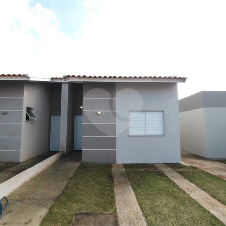 Casa à venda ou para alugar com 2 quartos no condomínio Villagio Allegro, Itapetininga - SP