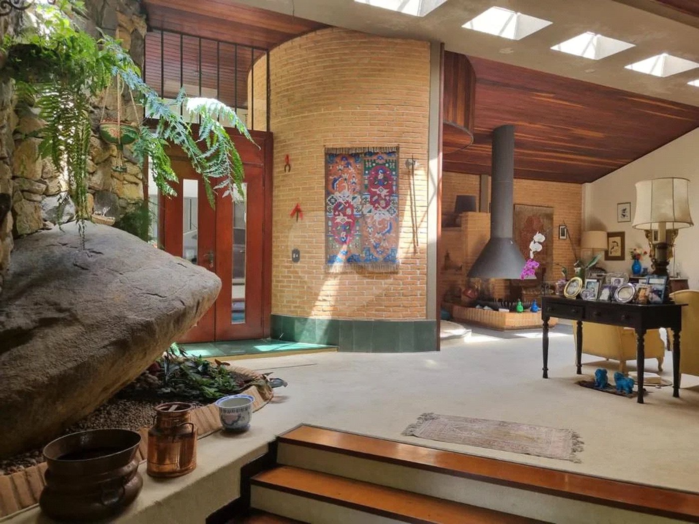 Casa à venda, 742 m², com piscina, 5 suítes, em Embu das Artes