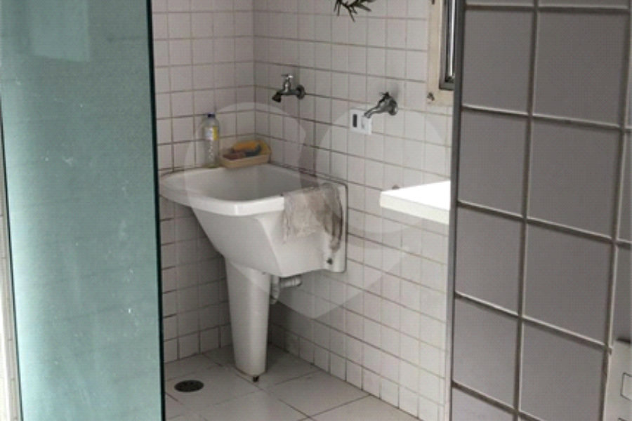 Apartamento à venda com 3 quartos, sendo 1 suíte, em Vila Olímpia, São Paulo, SP