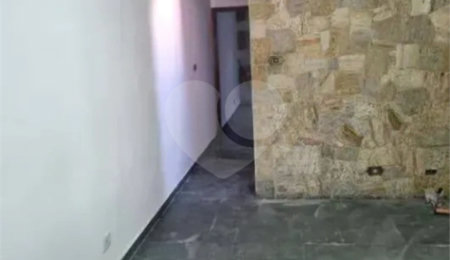 Sobrado à venda com 3 quartos, sendo 1 suíte, em Vila Zat, São Paulo, SP