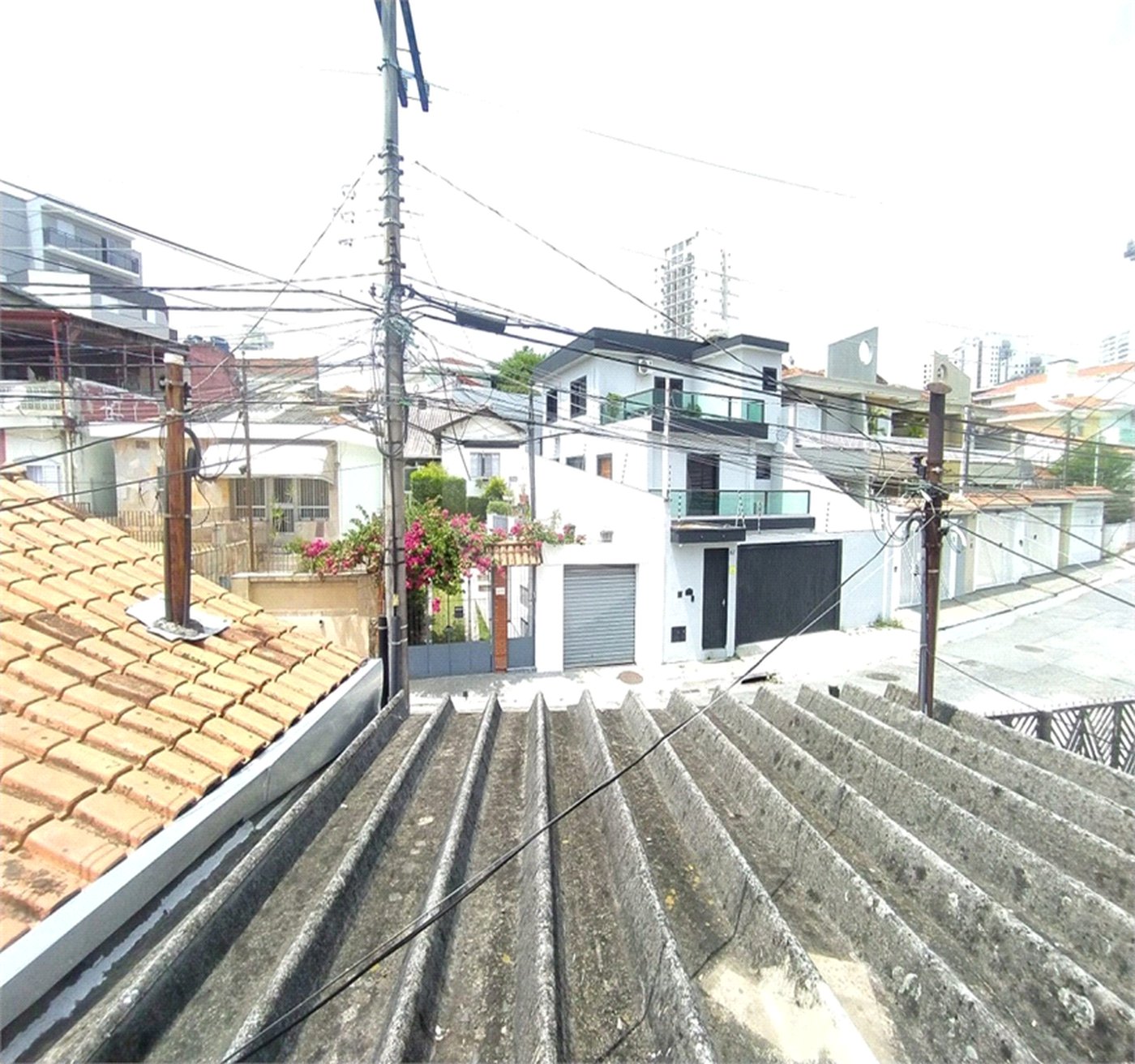 SOBRADO DE 100 M² COM 03 DORMITÓRIOS, VAGA E QUINTAL PARA LOCAÇÃO (OU VENDA) NO JARDIM DO COLEGIO-SANTANA