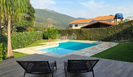 Casa à venda com 4 quartos, sendo 2 suítes,  em Vila Petrópolis, Atibaia, SP
