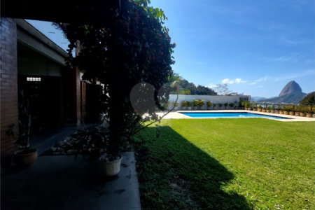 Casa à venda com 3 quartos, sendo 1 suíte, em Botafogo, Rio de Janeiro, RJ