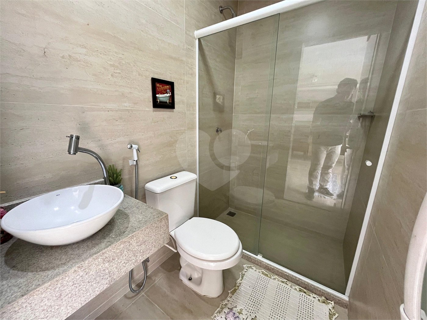 Casa à venda com 3 quartos, sendo 1 suíte, no condomínio Golden Village, Rio de Janeiro - RJ