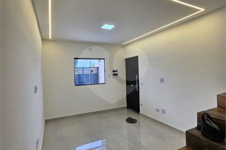Sobrado à venda com 2 quartos em Maracanã, Praia Grande, SP