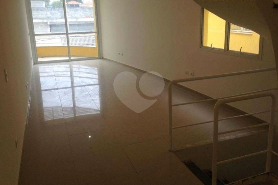 Casa à venda com 3 quartos, sendo 2 suítes, no condomínio Residencial Vegas, São Paulo - SP