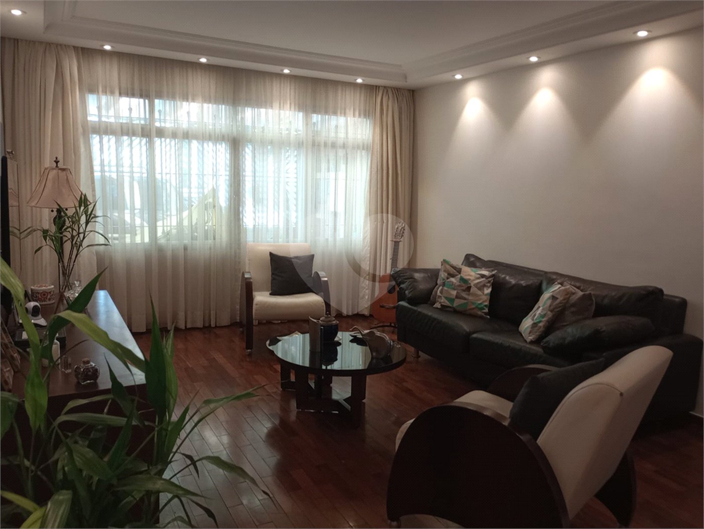 Sobrado à venda com 4 quartos, sendo 1 suíte,  em Jardim Prudência, São Paulo, SP