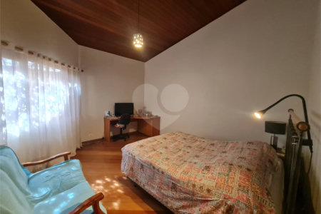 Casa Térrea à venda com 4 quartos, sendo 2 suítes, em Interlagos, São Paulo, SP