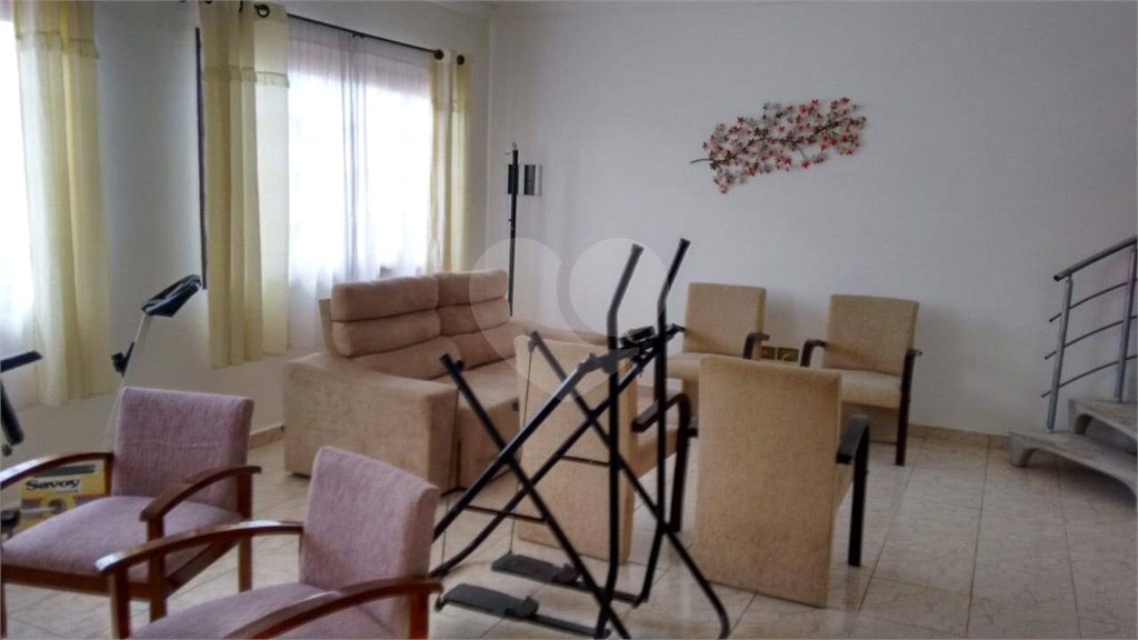 Sobrado à venda com 3 quartos, sendo 1 suíte, em Jardim Suzano, Suzano, SP
