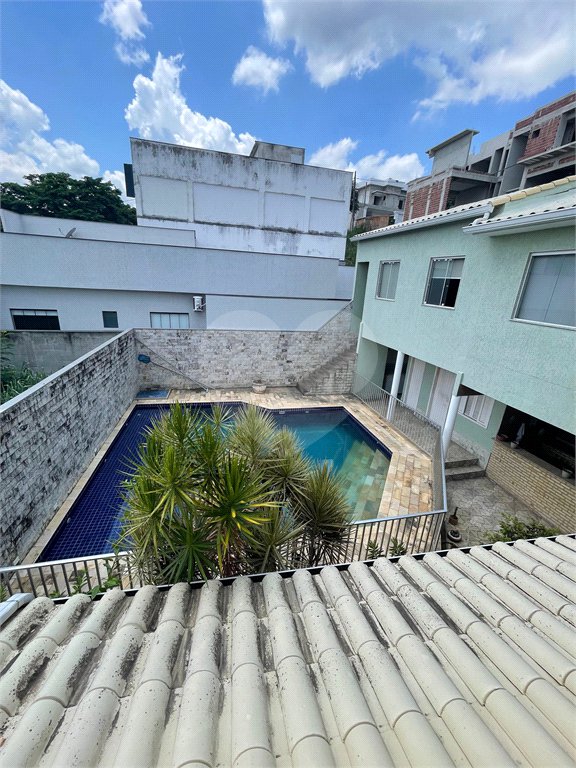 Casa à venda com 5 quartos, sendo 1 suíte, no condomínio Residencial Green Ville, Rio de Janeiro - RJ