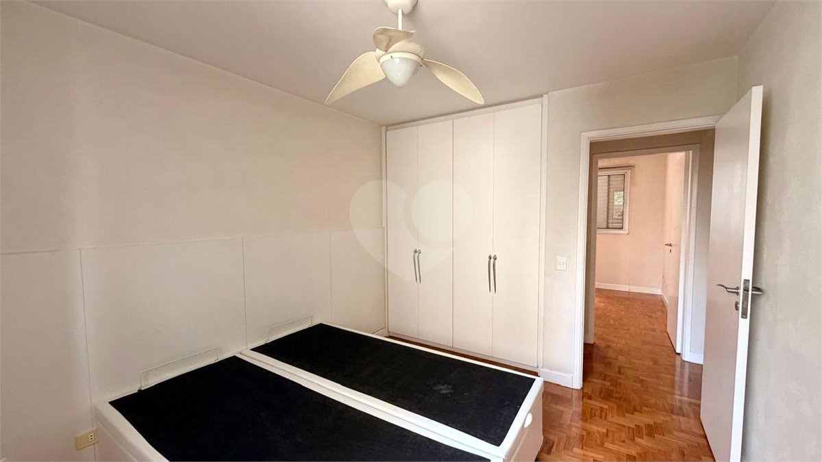 Apartamento à venda com 3 quartos, sendo 1 suíte,  em Moema, São Paulo, SP