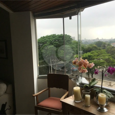 Campo Belo: Elegante Apartamento de 113 m² com Suíte e 2 Vagas em Localização Privilegiada