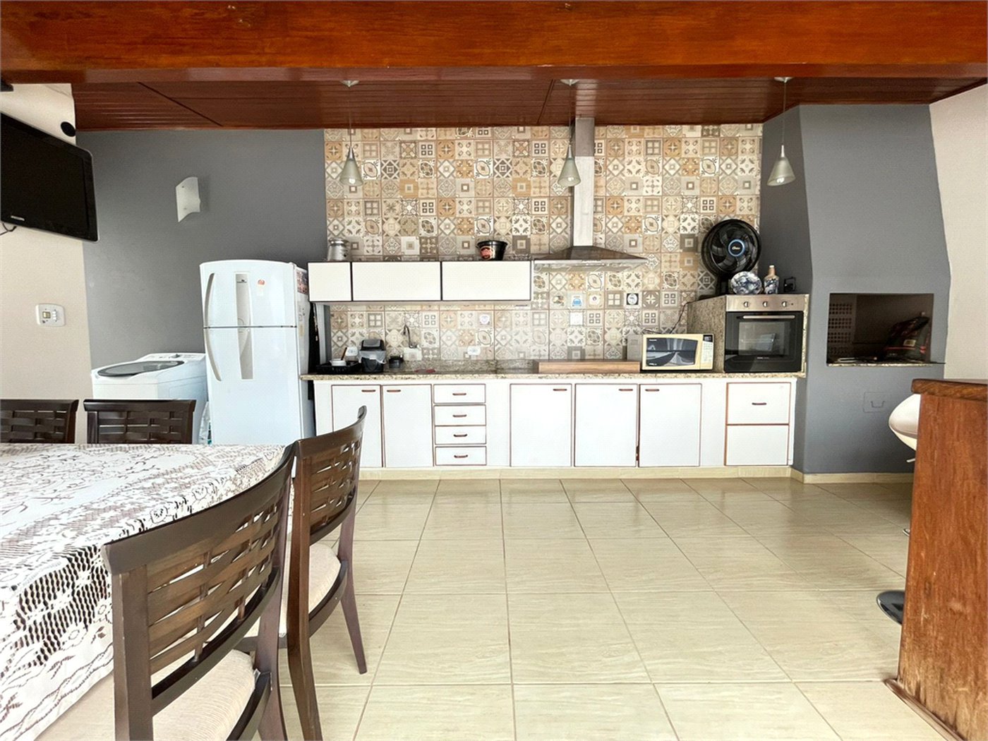 Casa à venda com 3 suítes em Jardim Itaperi, Atibaia, SP