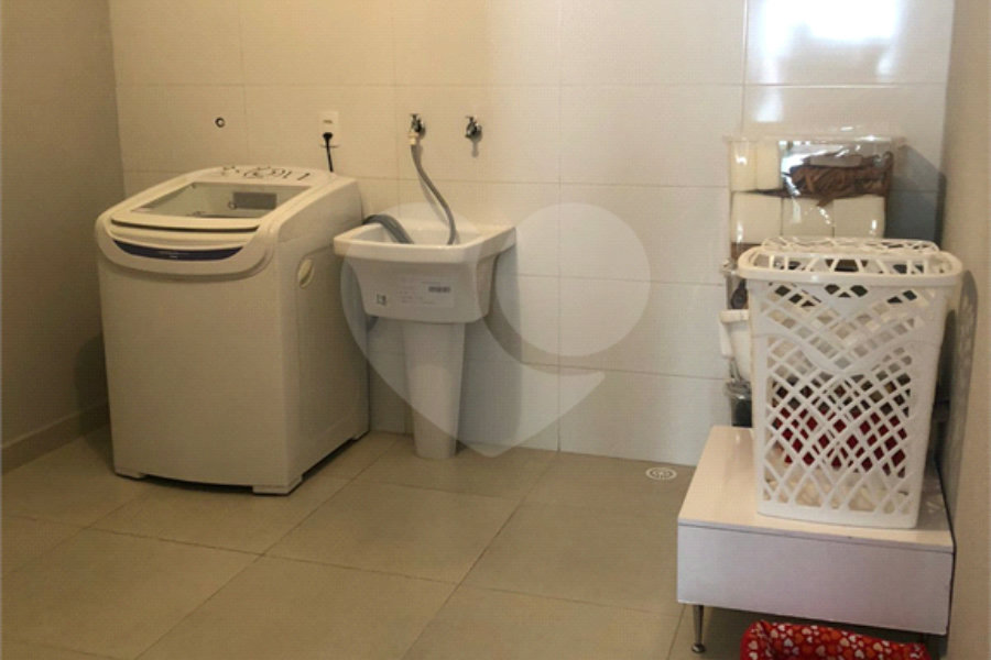 Casa à venda com 3 quartos, sendo 1 suíte, no condomínio Professora Romilde Nogueira de Sá, São Paulo - SP