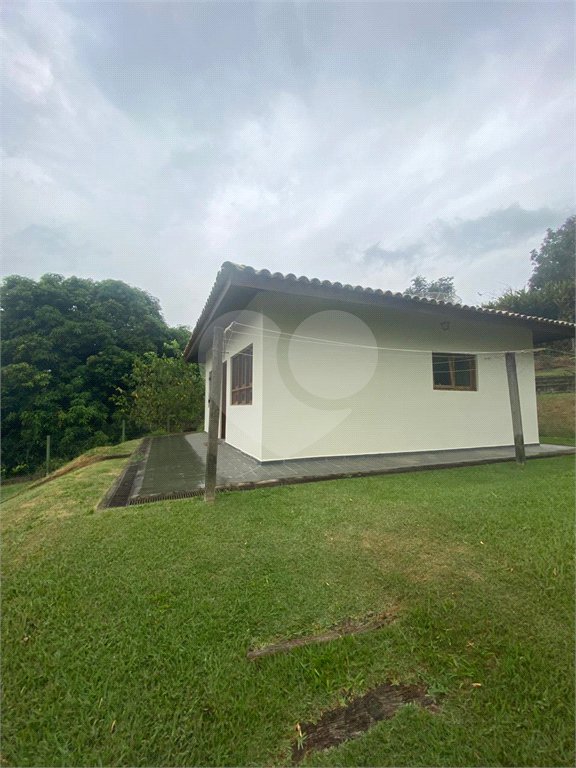 Casa à venda com 4 suítes no condomínio Vale da Santa Fé, Vinhedo - SP