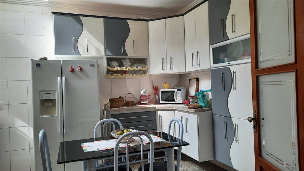 Sobrado à venda com 4 quartos, sendo 3 suítes, em Região Central, Caieiras, SP
