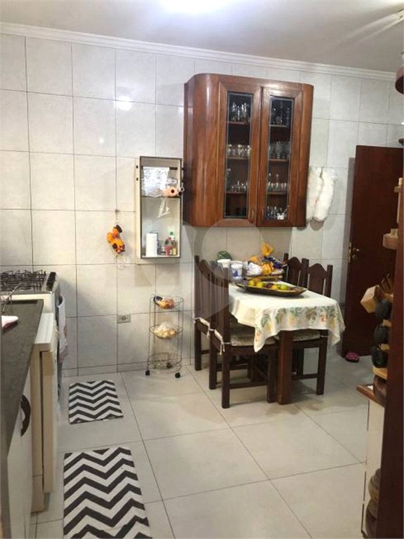 Casa à venda com 4 quartos, sendo 2 suítes,  no condomínio Altos da Serra 1, São José dos Campos - SP
