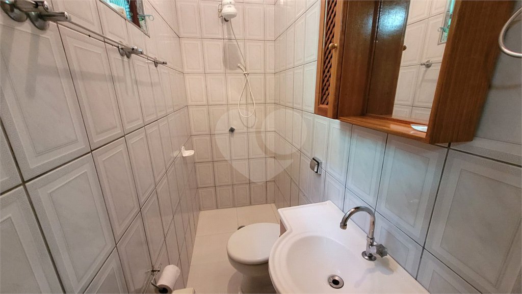 Casa à venda com 4 quartos, sendo 1 suíte, em Parque Maria Domitila, São Paulo, SP