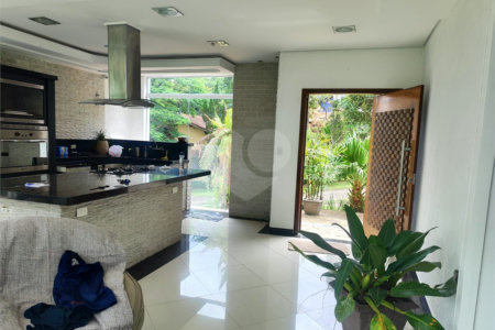 Casa à venda com 3 quartos, sendo 1 suíte, no condomínio Clube Florada Suzano, Suzano - SP