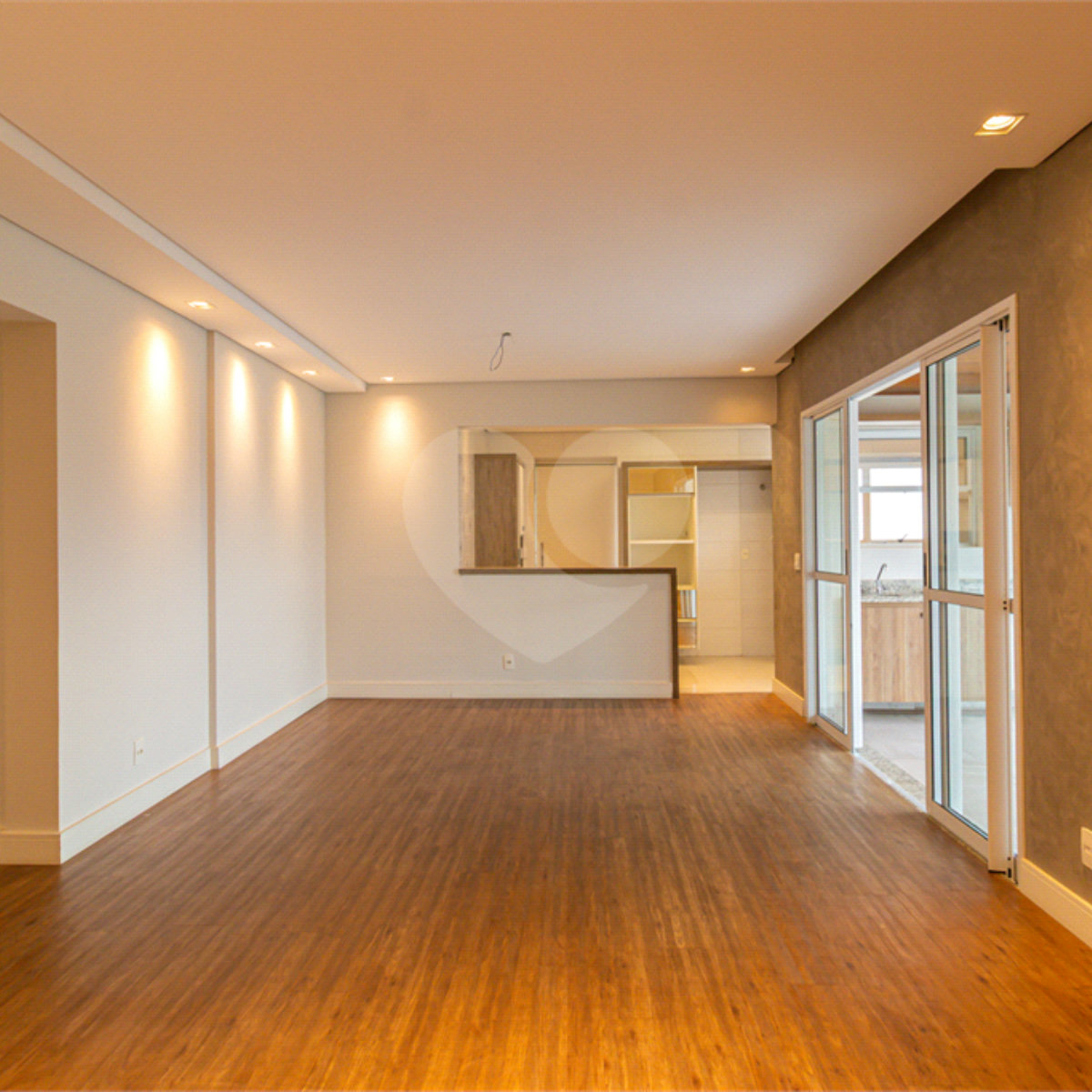 Apartamento à venda com 3 quartos, sendo 1 suíte,  em Chácara Santo Antônio, São Paulo, SP