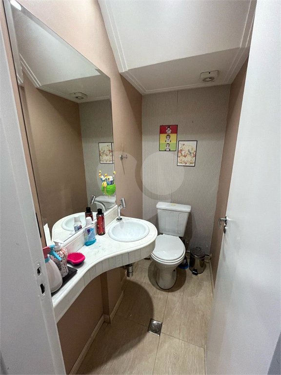 Casa à venda com 3 quartos, sendo 1 suíte, no condomínio Vila das Cores, São Paulo - SP