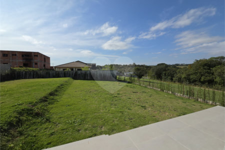 Casa à venda com 4 quartos, sendo 3 suítes, no condomínio Village Ipanema 2, Araçoiaba da Serra - SP
