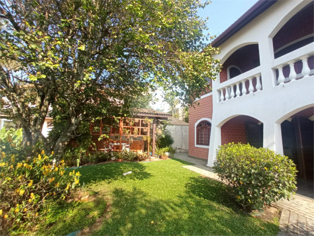 Casa à venda com 4 quartos, sendo 1 suíte,  no condomínio Alpes da Cantareira, Mairiporã - SP