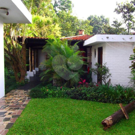 Casa Térrea à venda com 4 quartos, sendo 2 suítes, em Interlagos, São Paulo, SP