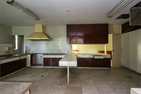 Casa à venda com 5 quartos, sendo 3 suítes, no condomínio Chácara Flora, São Paulo - SP