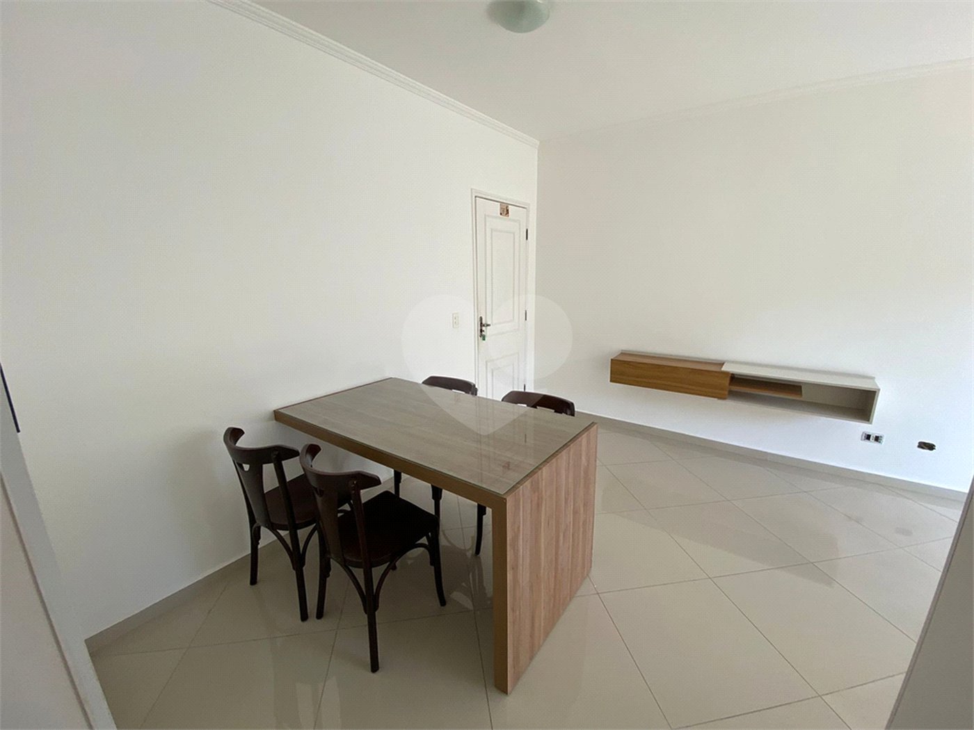 Apartamento à venda com 3 quartos, sendo 1 suíte, em Pinheirinho, Vinhedo, SP